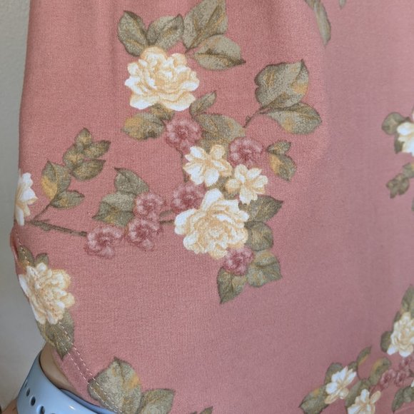 Reb & J. 220 Dusty Pink V-Neck Floral Blouse Size Medium Soft Short Sleeve - Picture 6 of 7